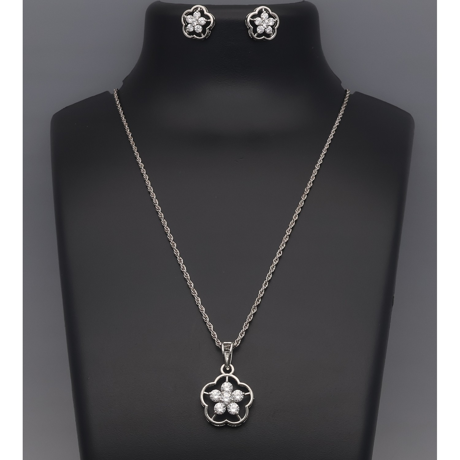 925 Sterling Silver Neclace Set 925 Sterling Silver Neclace Set