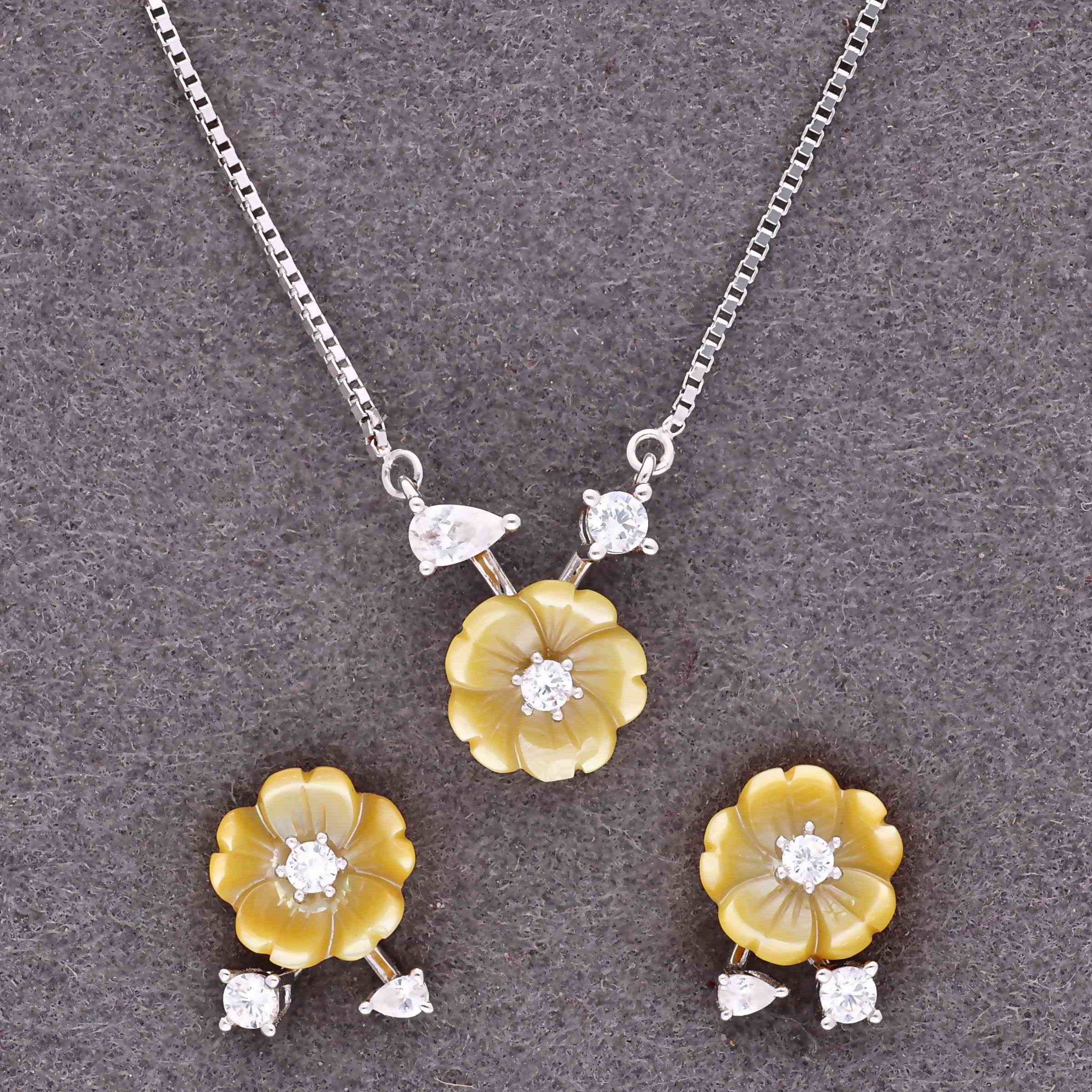 925 Sterling Silver Neclace Set 925 Sterling Silver Neclace Set