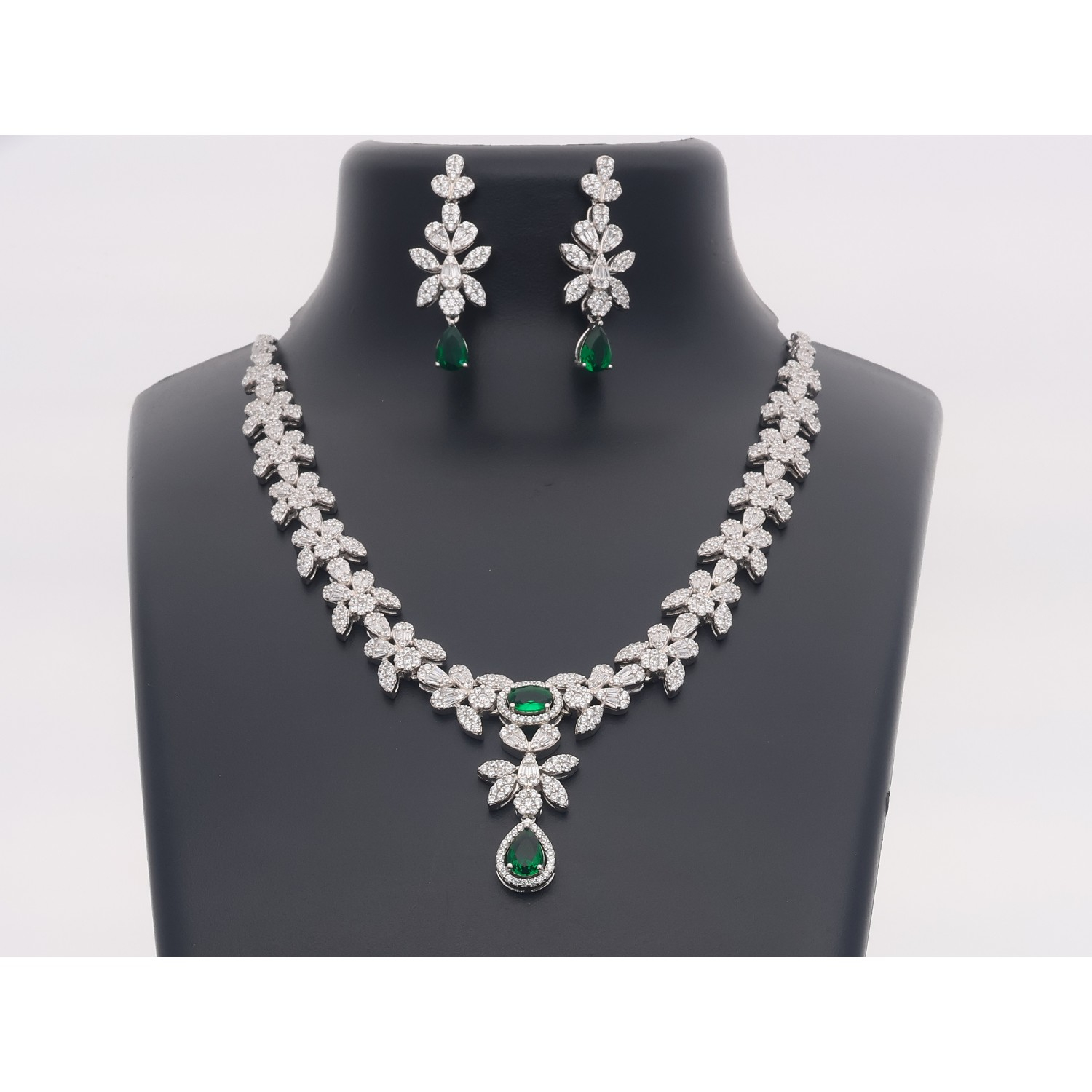 925 Sterling Silver Neclace Set 925 Sterling Silver Neclace Set