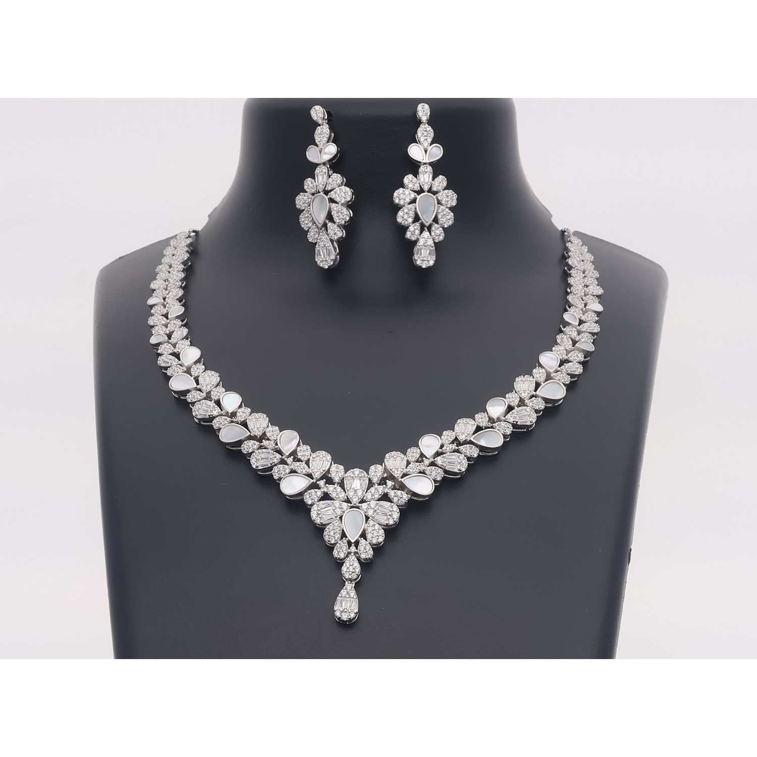 925 Sterling Silver Neclace Set 925 Sterling Silver Neclace Set