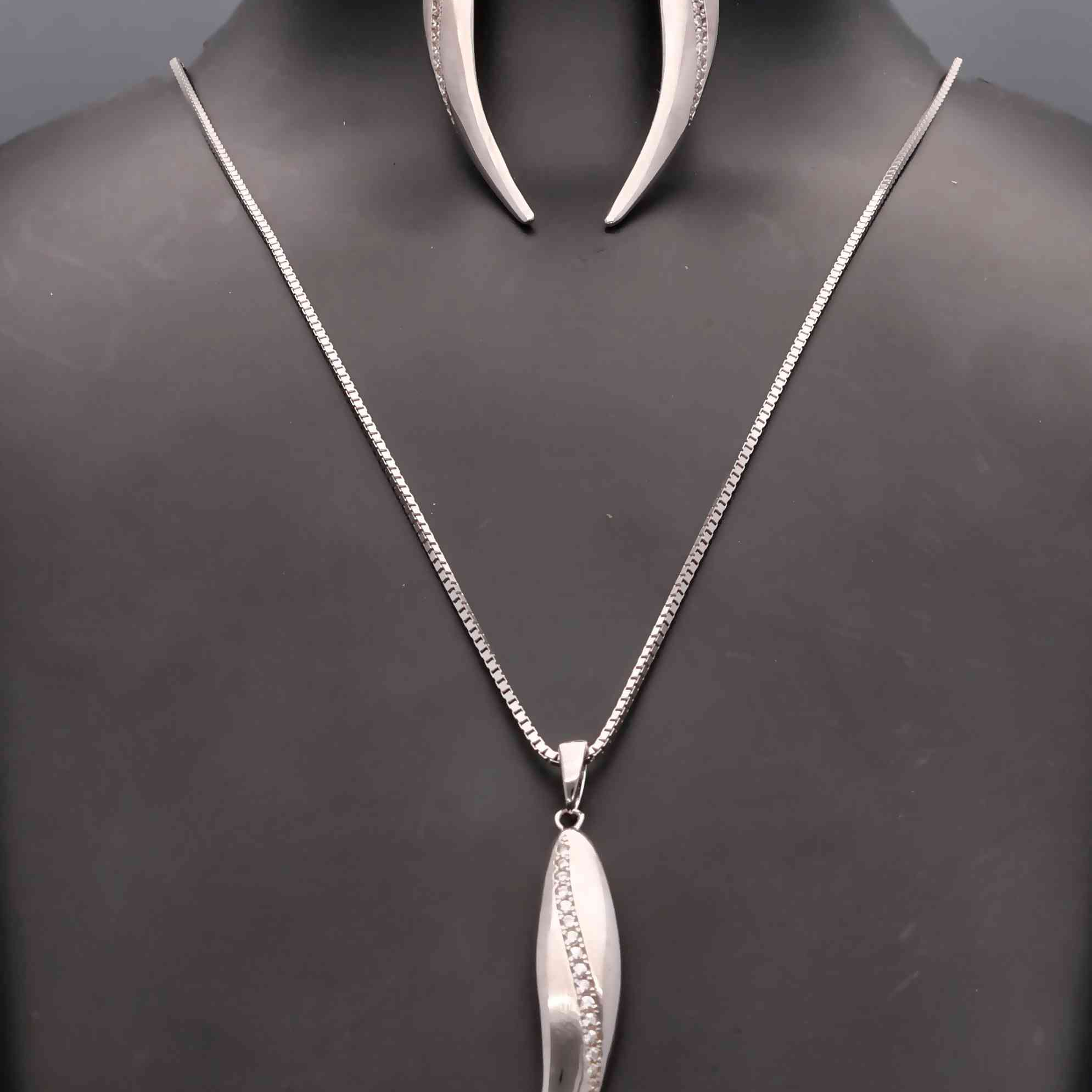 925 Sterling Silver Neclace Set 925 Sterling Silver Neclace Set