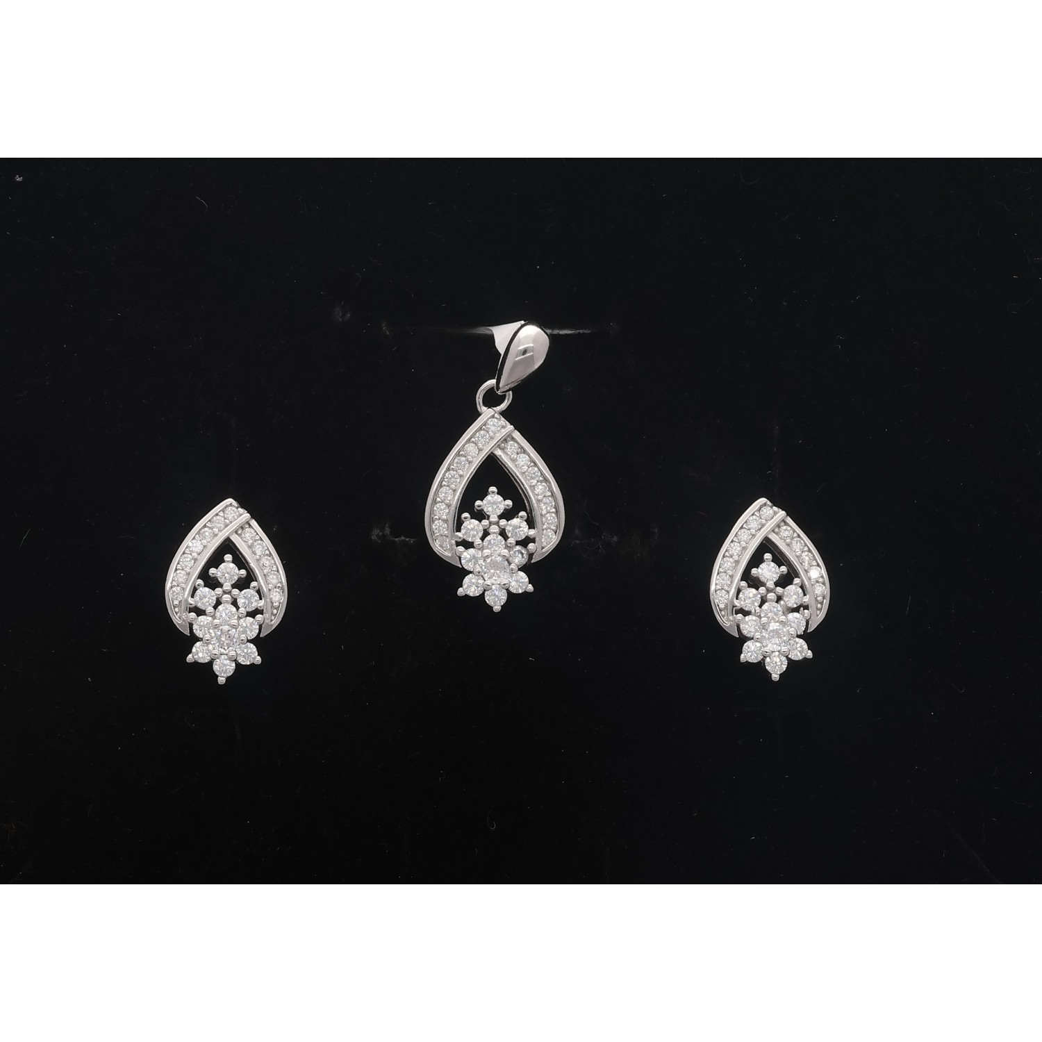 925 Sterling Silver Neclace Set 925 Sterling Silver Neclace Set