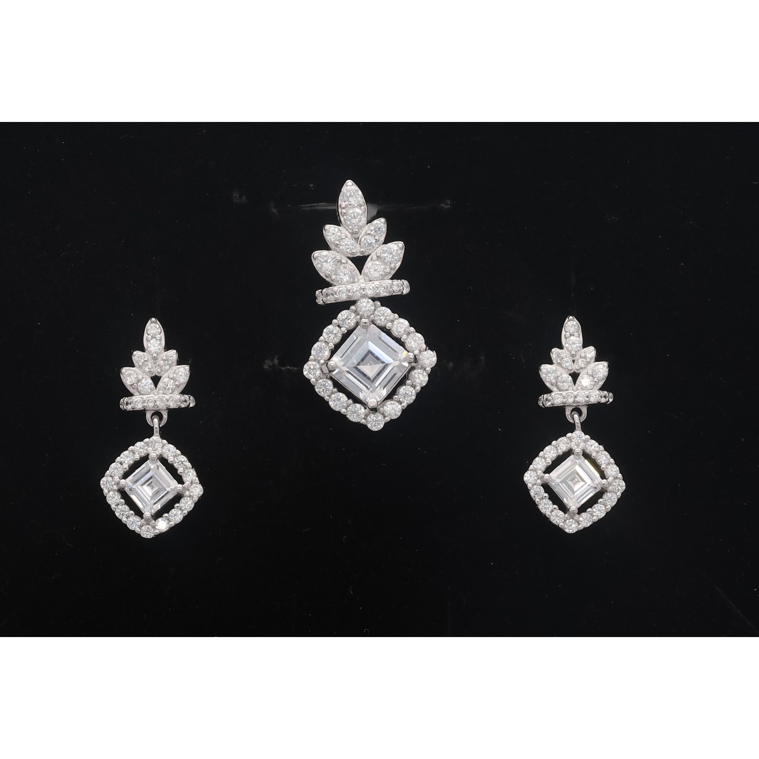 925 Sterling Silver Neclace Set 925 Sterling Silver Neclace Set