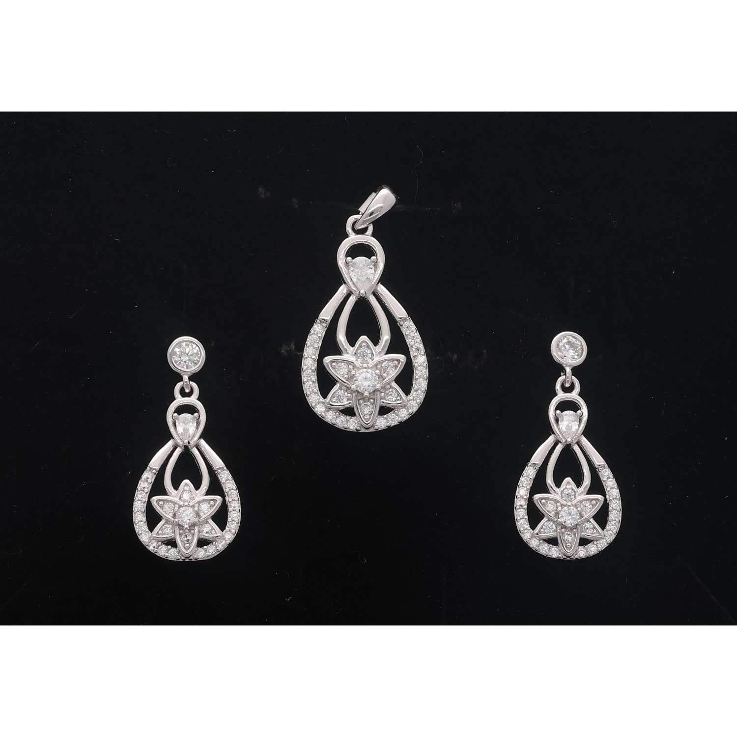 925 Sterling Silver Neclace Set 925 Sterling Silver Neclace Set