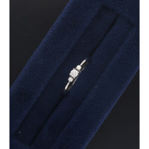 Elegant Platinum Ring